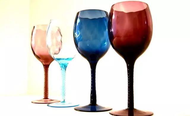科普贴｜水晶红酒杯和玻璃红酒杯有什么区别？